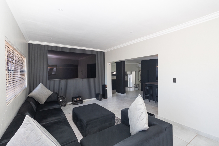 4 Bedroom Property for Sale in Ridgeworth Western Cape